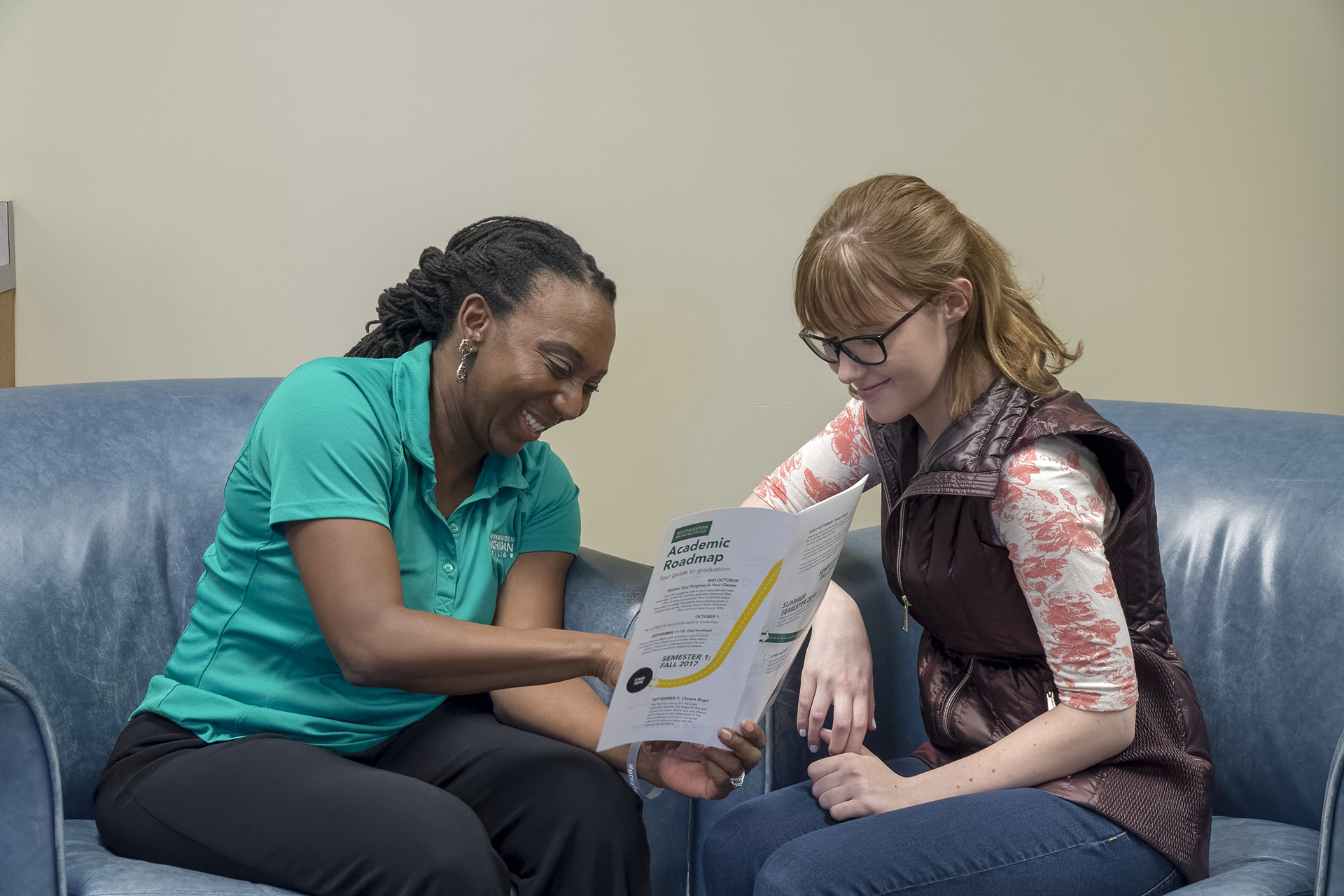 A student receiving advising
