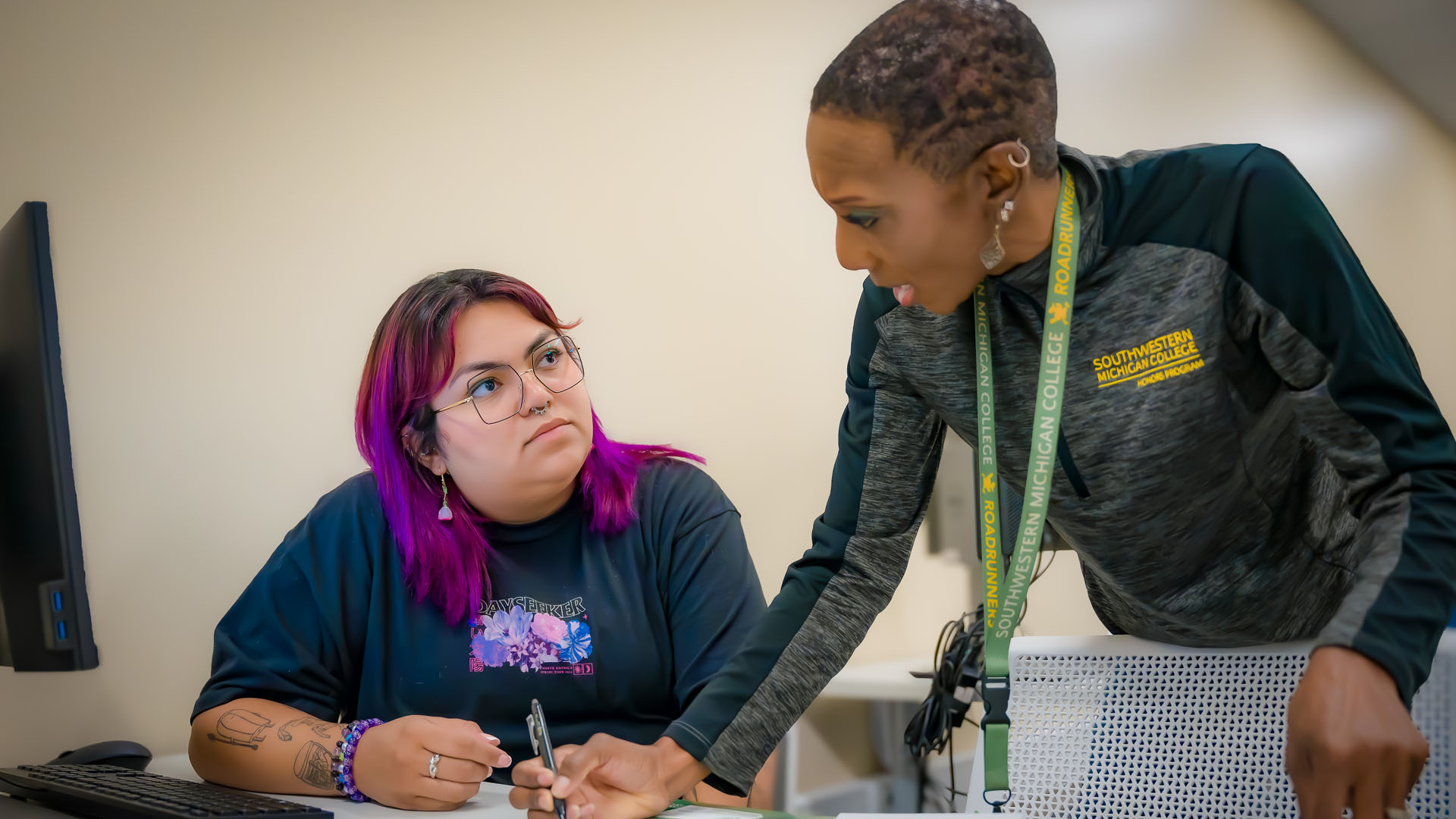 A student talking to an advisor