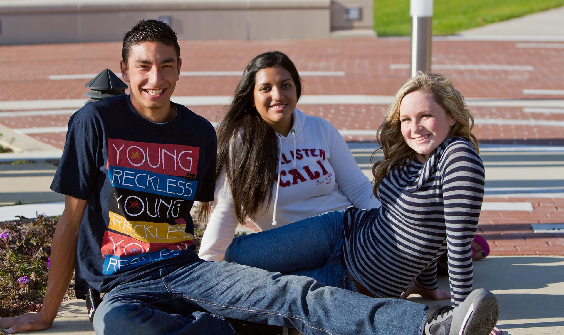 Dual enrolled students sitting on Alumni Plaza