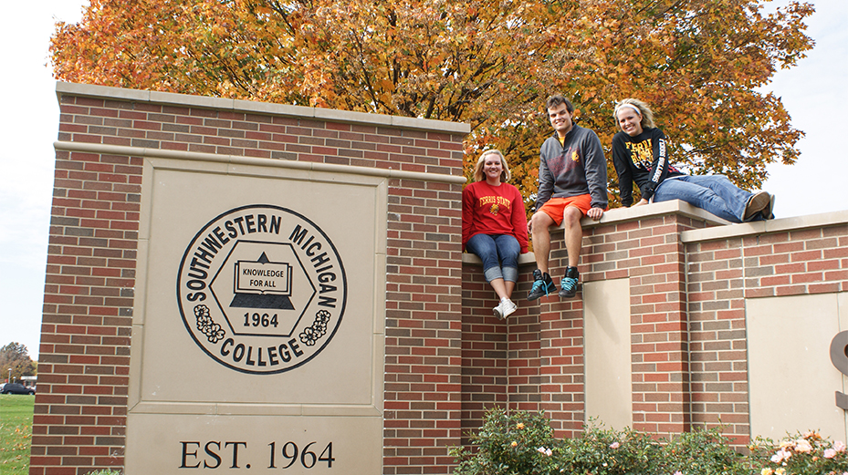 Entrance of SMC with Students who are taking Ferris State University classes