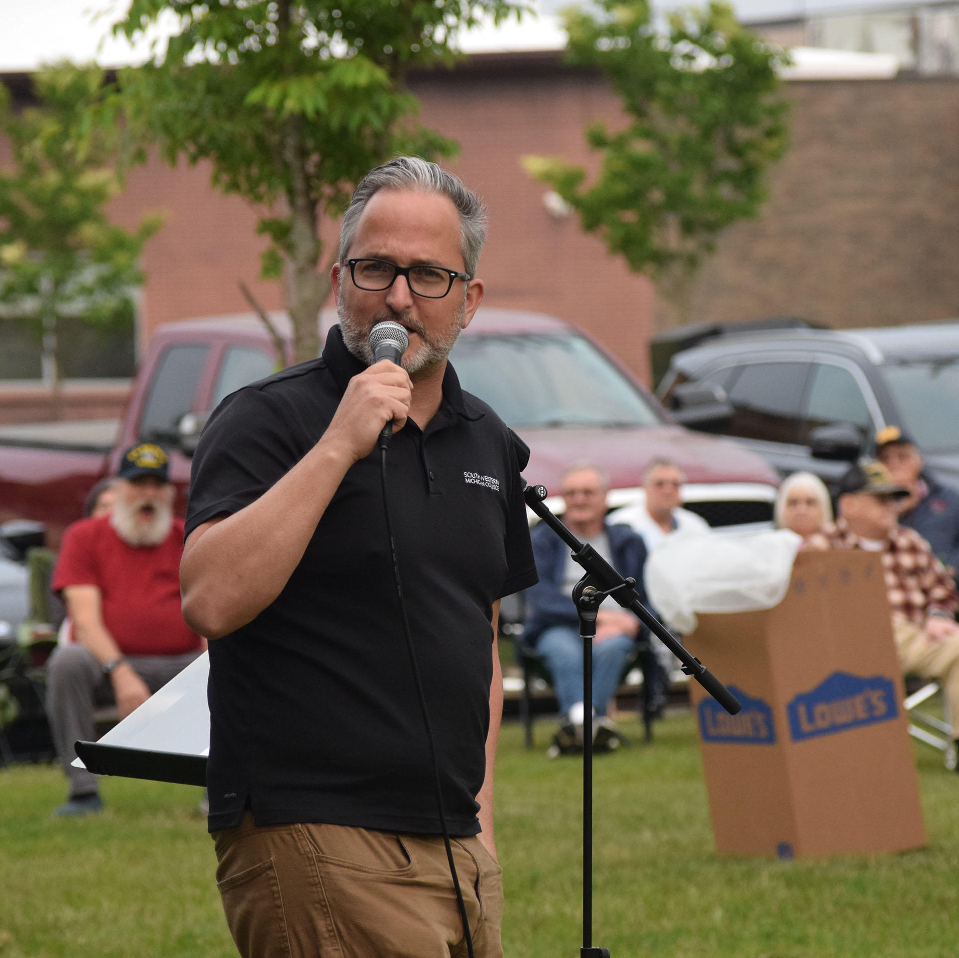 Director of Bands Mark Hollandsworth